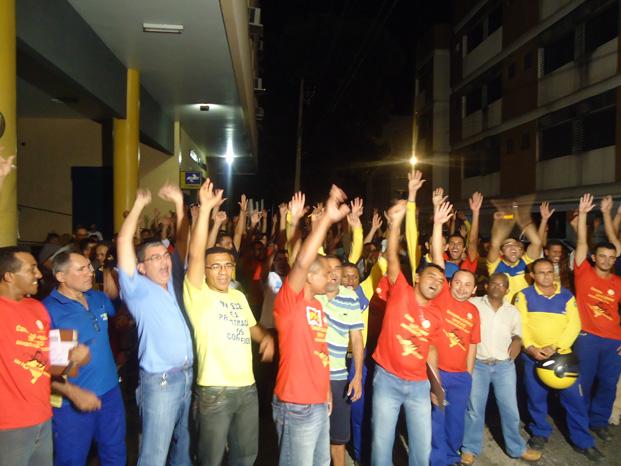 Funcionários dos Correios deflagram greve - Foto: PortalAZ