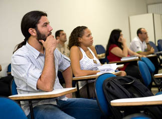 Estudantes universitários