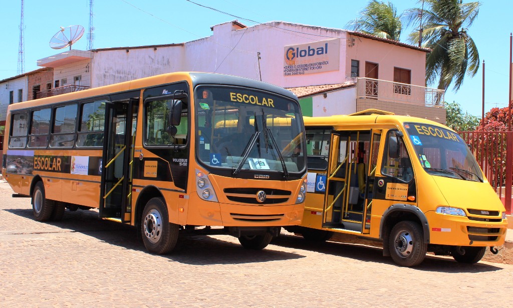 Itainópolos: Secretaria de Educação recebe 2 ônibus escolares