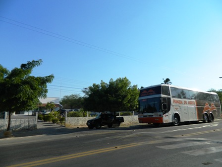 Ônibus que transportava os eleitores para Fronteiras