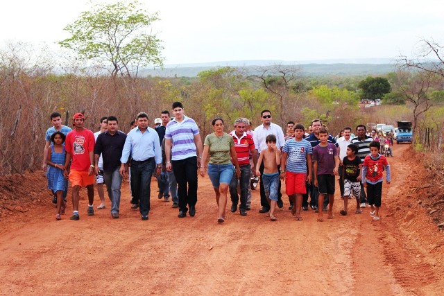 Tony Borges inaugura estrada na zona rural