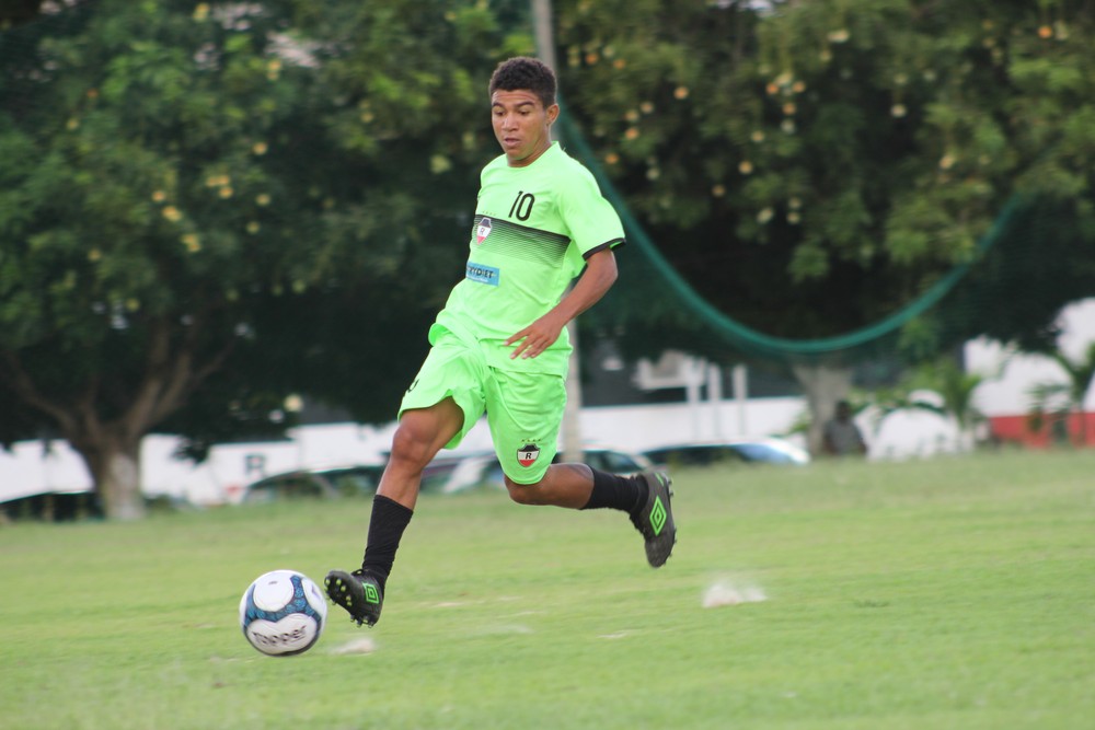 Romarinho, atacante da base do River-PI — Foto: Victor Costa/River AC 