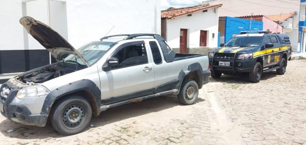 veículo Fiat/Strada de placas NLA 6175/GO.