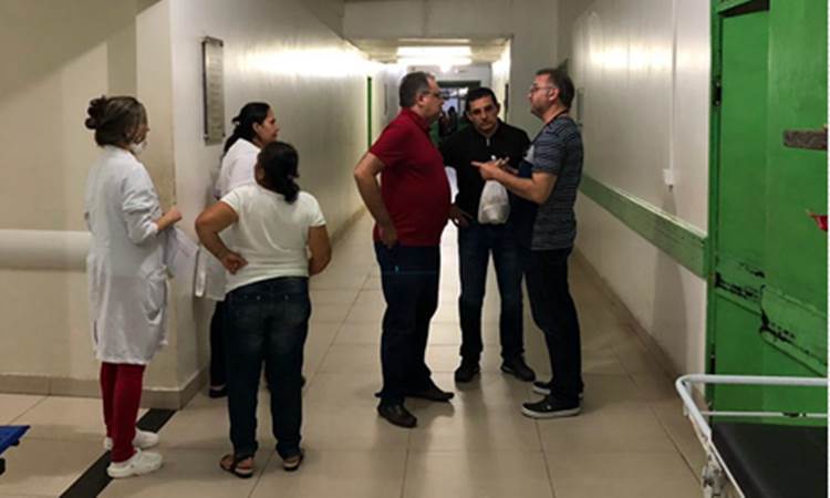 O secretário estadual de Saúde, Florentino Neto, visitou o Hospital Regional Justino Luz