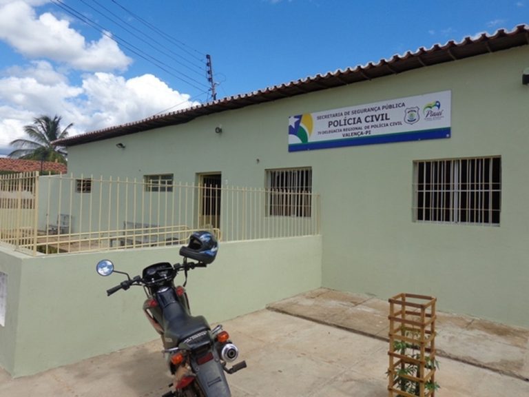 Homem suspeito de aplicar golpes com cheques sem fundo para comprar carros é preso