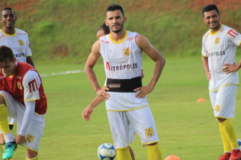 Ao lado de estrelas do futebol brasileiro, volante picoense busca brilhar no Brasiliense