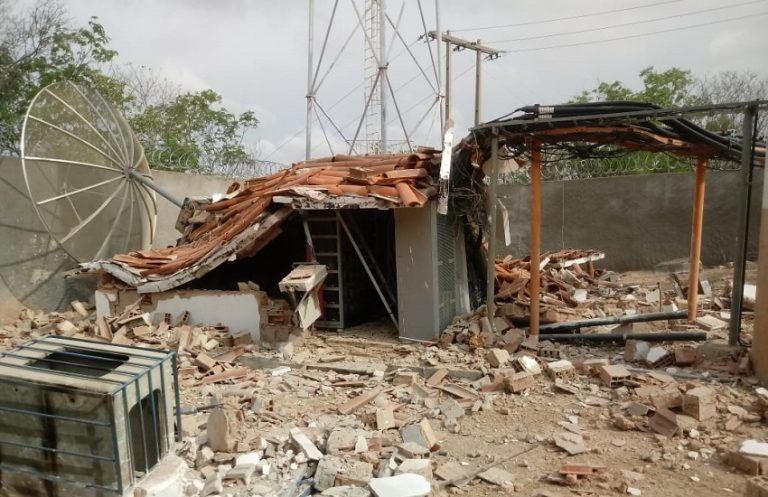 Ataque à antena de telefonia deixa 12 cidades do interior do Ceará sem sinal