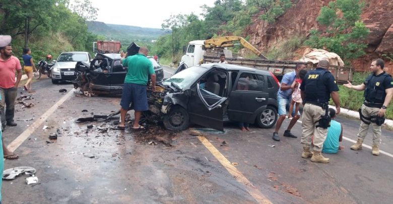 Um homem morreu e três pessoas ficaram feridas após colisão frontal no Sul do Piauí — Foto: Reprodução