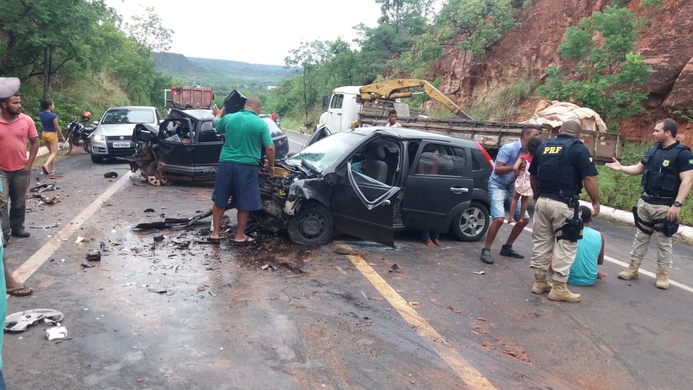 Um homem morreu e três pessoas ficaram feridas após colisão frontal no Sul do Piauí — Foto: Reprodução