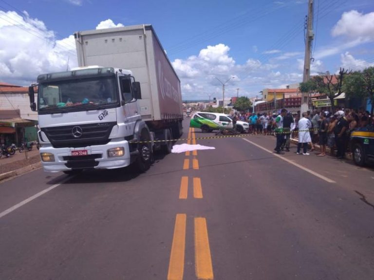 Após colisão com motociclista, pedestre morre atropelado por caminhão em Picos