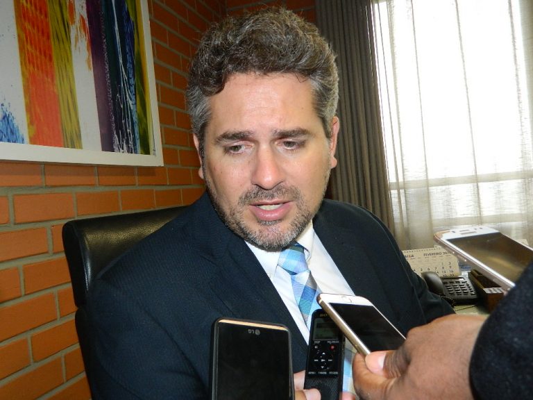 Deputado Pablo Santos defende permanência da médica Patrícia Batista na direção do Hospital Justino Luz