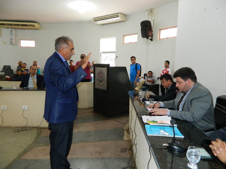 Picos: Suplente de vereador Antônio Moura toma posse na Câmara Municipal