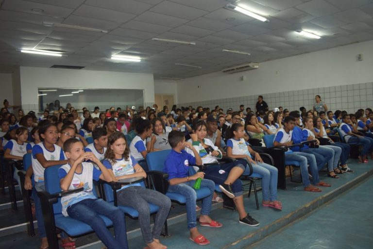 Cerca de 400 jovens participam da I Semana de Prevenção da Gravidez na Adolescência