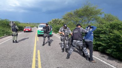 A referida motocicleta estava sem placa de identificação e com chassi raspado.