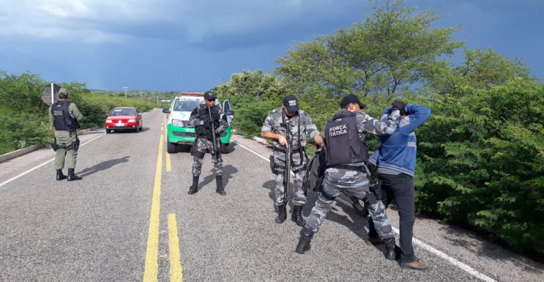 A referida motocicleta estava sem placa de identificação e com chassi raspado.