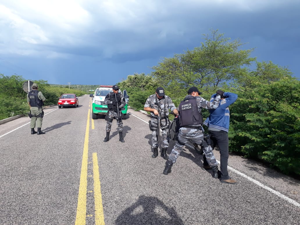 A referida motocicleta estava sem placa de identificação e com chassi raspado.