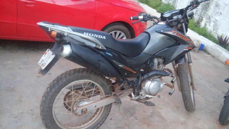 Homem é preso com moto furtada no bairro Junco em Picos