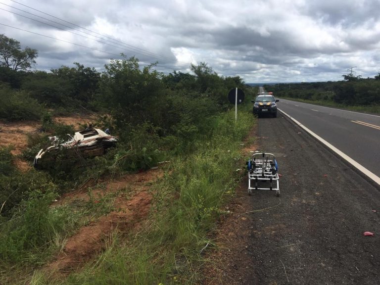 Acidente envolvendo ambulância de Jacobina deixa pai e filho mortos na BR 316