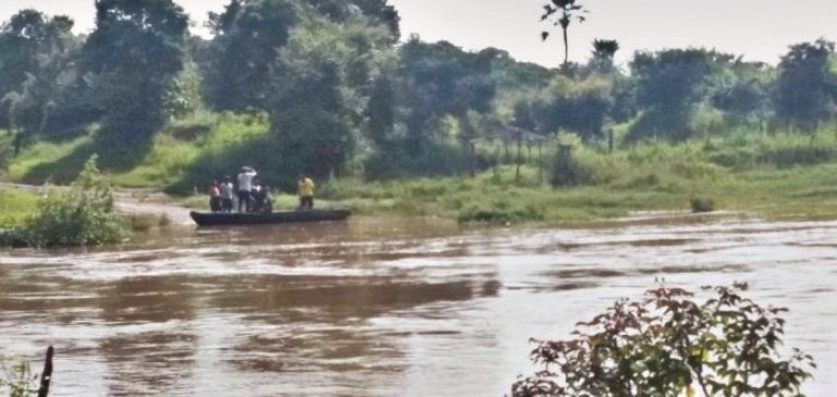 Canoa afunda com trabalhadores e motos em rio no interior do Piauí