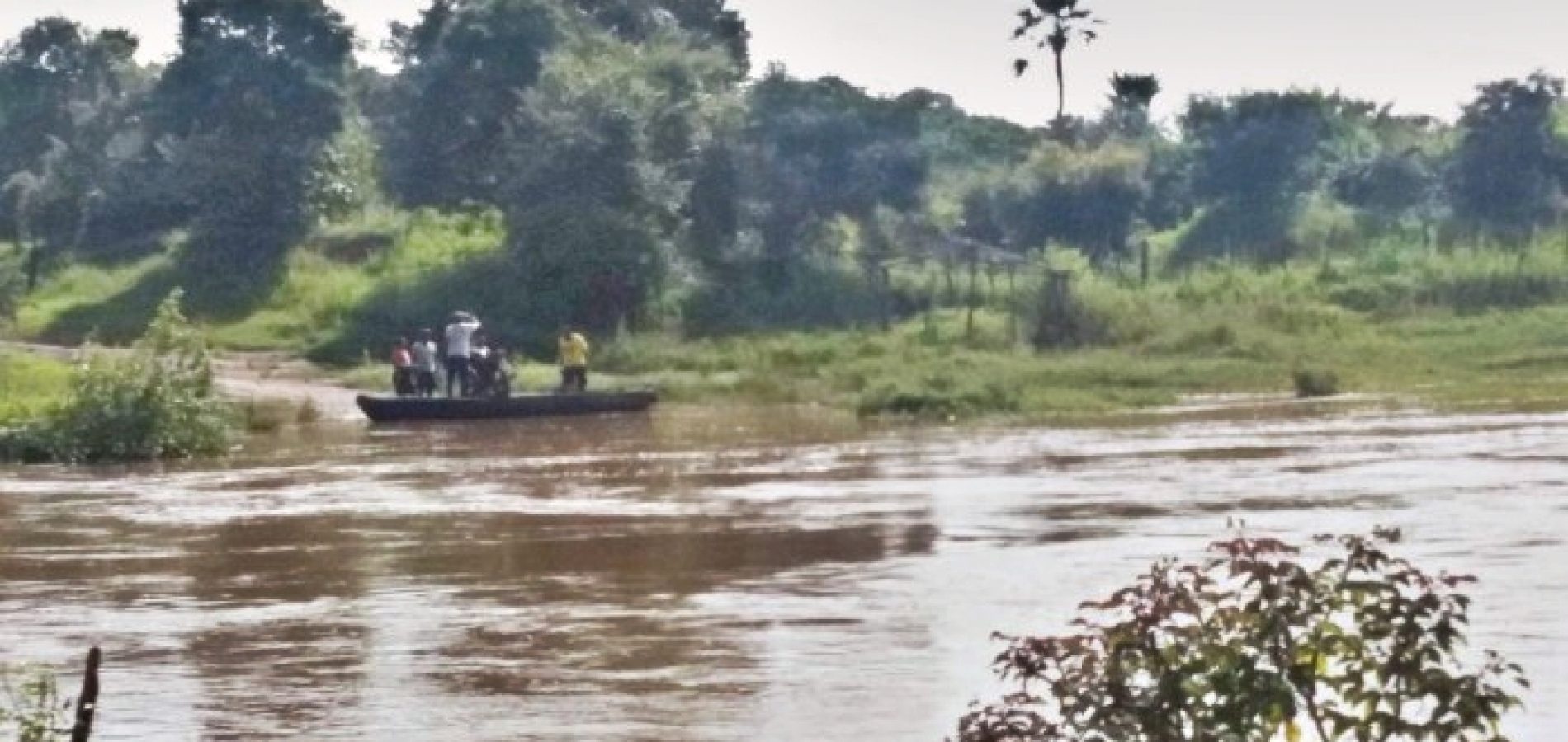 rio São Nicolau, no perímetro urbano da cidade de Santa Cruz dos Milagres