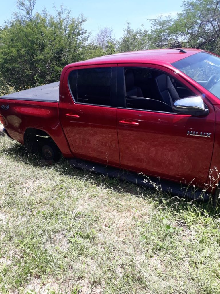 Hilux roubada em Campo Grande do Piauí é encontrada abandonada na zona rural de Alagoinha do Piauí