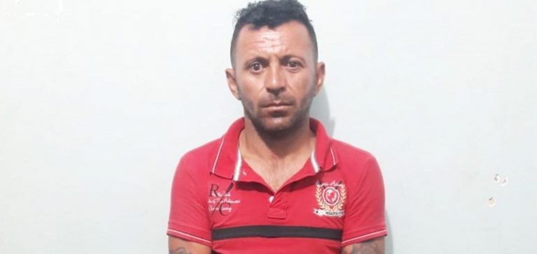 Suspeito de tentar matar companheira com golpes de foice é preso