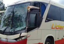 Ônibus sofreu um acidente na BR-230, na entrada da cidade de Nazaré do Piauí.