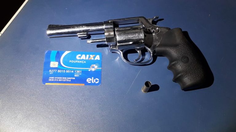 Em Picos, homem é flagrado com revolver de numeração raspada