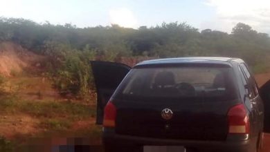 Corpo da vítima e arma usada no crime foram encontrados ao lado do carro, em uma estrada vicinal no interior do Piauí — Foto: Divulgação/ Polícia Civil
