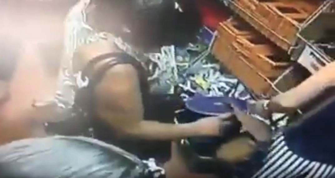 Vídeo: Imagens de câmera de segurança flagram mulher furtando dentro de loja em Picos