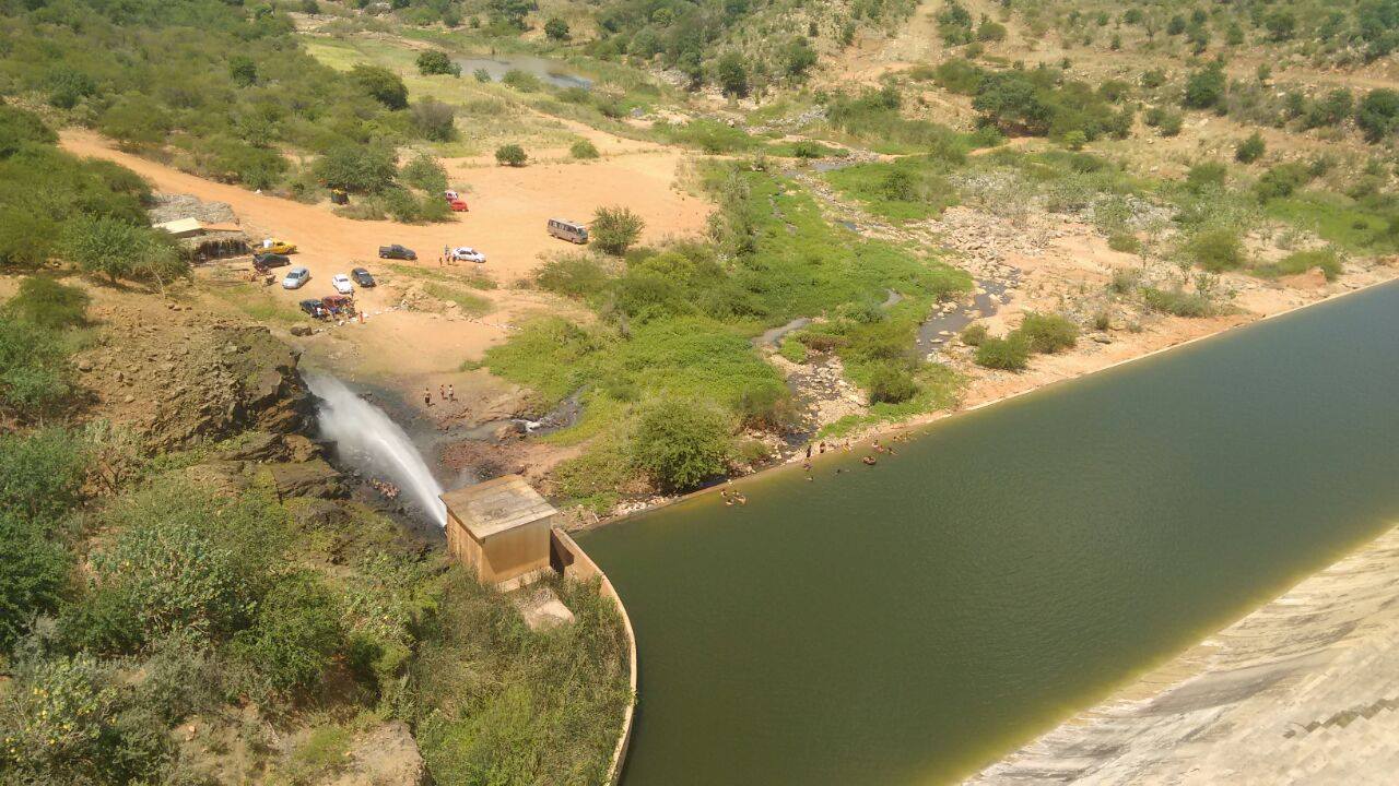 Vídeos mostram vazamento na barragem de Poço de Marruá em Patos