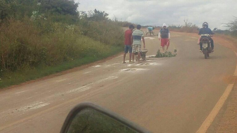 Cansado de estrada esburacada, empresário banca recuperação da rodovia Picos-Santana