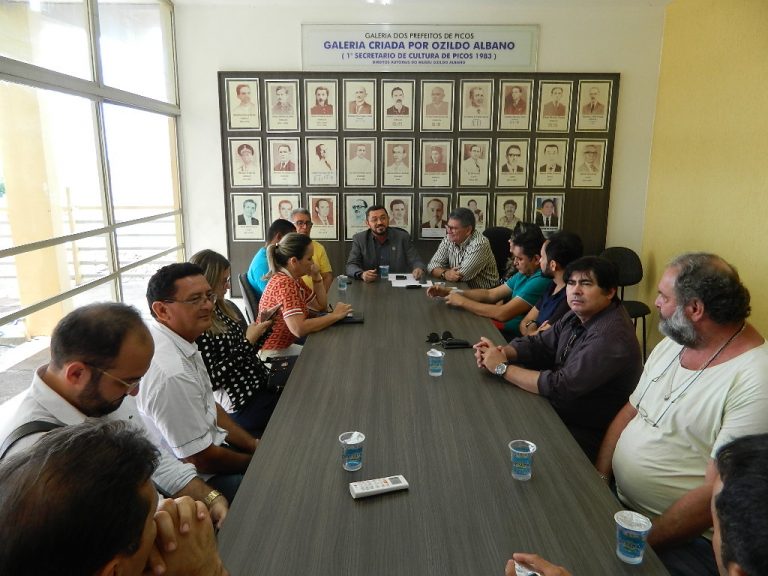 Reunião discute sobre as obras de drenagem nas vias laterais da BR 316