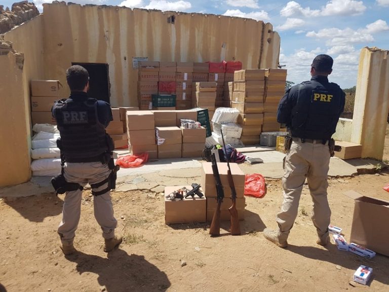 PRF de Picos apreende carga de cigarros contrabandeados e armas na BR 316