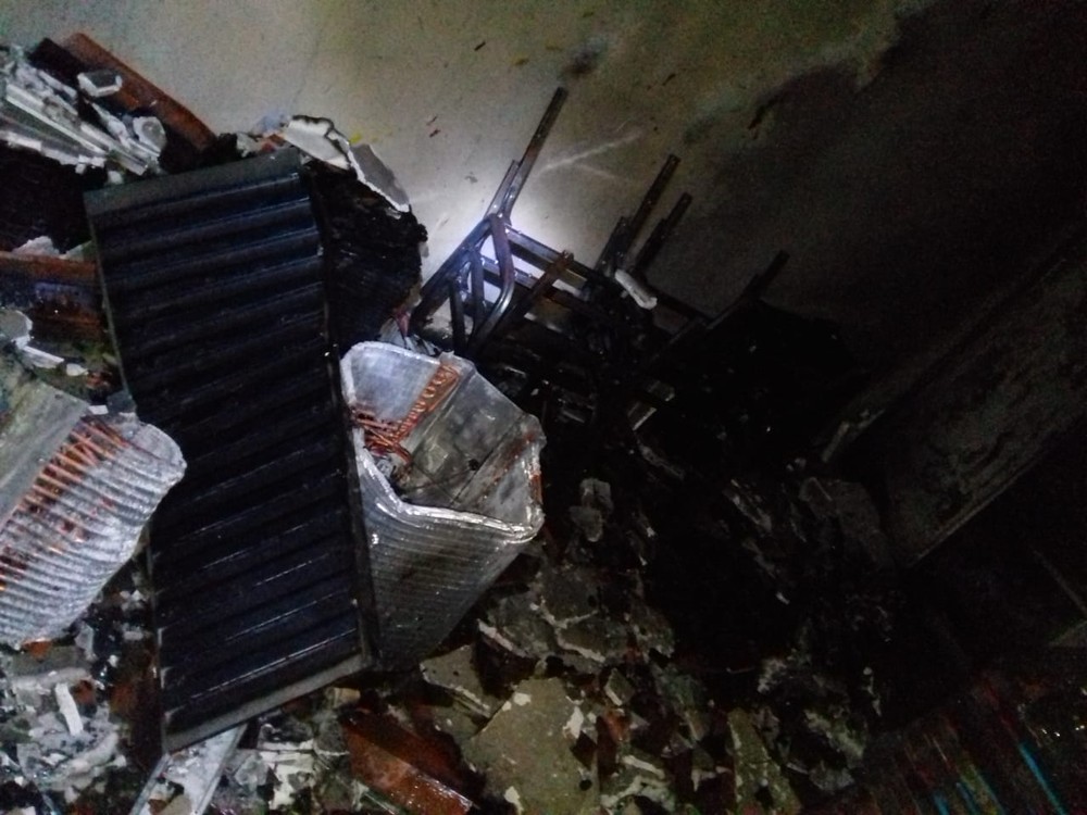 Livros foram perdidos durante incêndio em escola — Foto: Divulgação/PM-PI