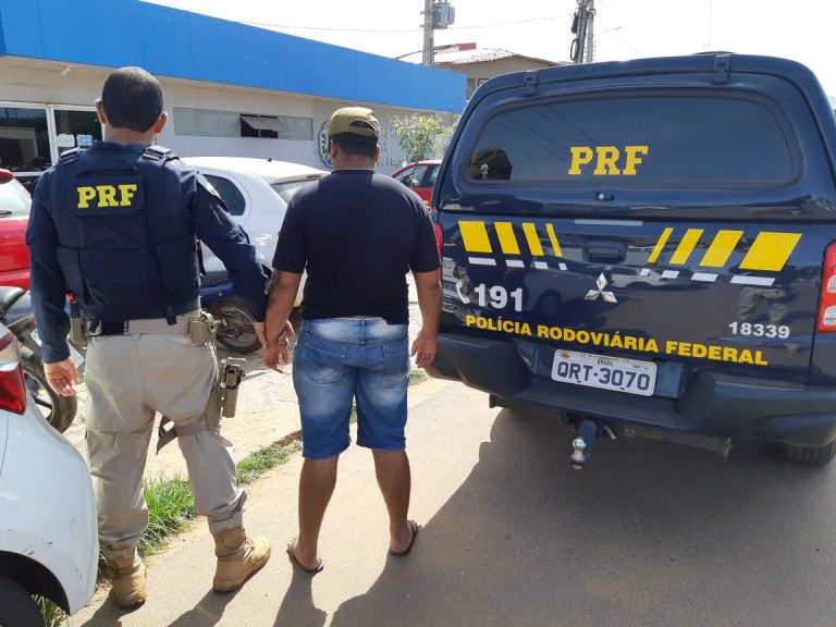 PRF prende homem com mandado de prisão em aberto em Picos