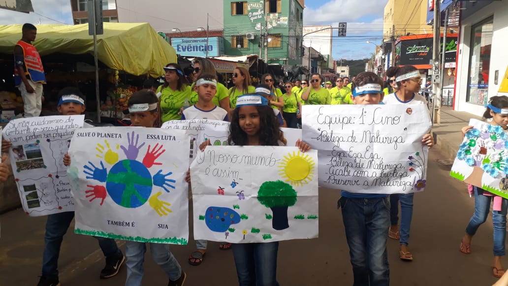 Mais de 200 alunos participaram da III Caminhada Ecológica das escolas municipais