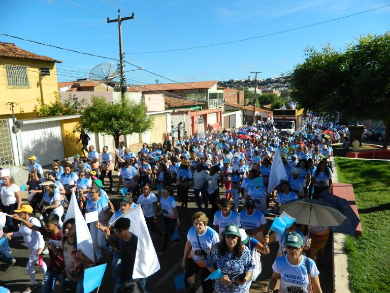 Em Picos, XIV Caminhada da Paz reúne multidão