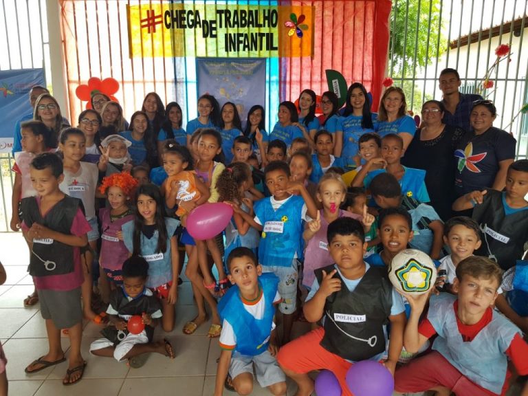 Crianças participam de evento contra trabalho infantil