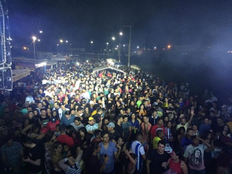 Festa de aniversário do Point Beira Rio reúne multidão