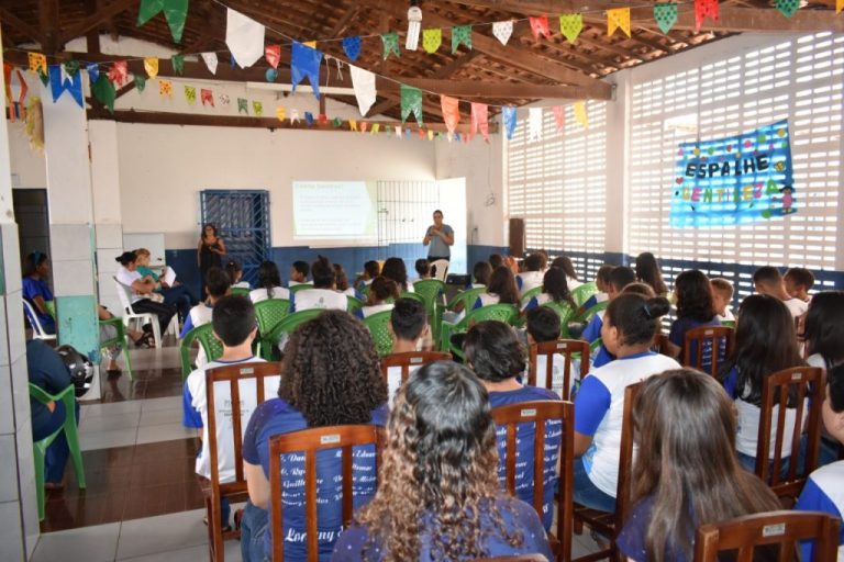 Prefeitura realiza palestra sobre o descarte de lixo