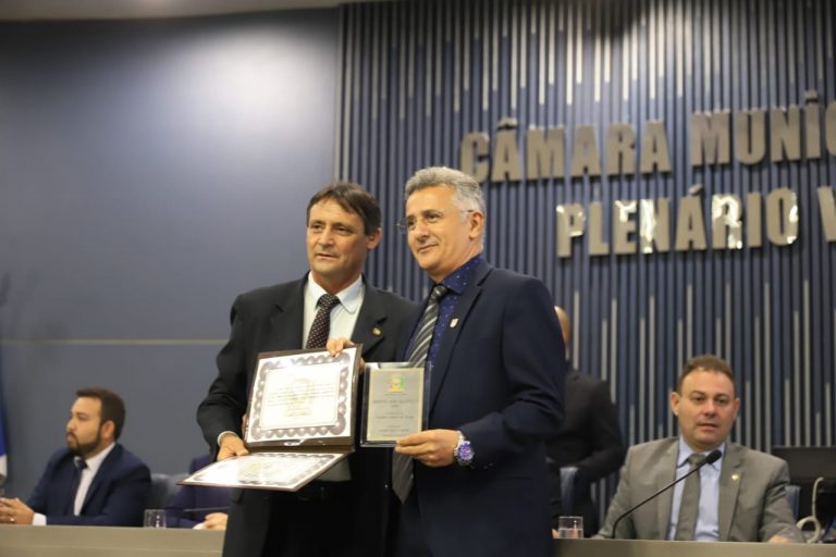 Vice-reitor da Uespi recebe Prêmio Mérito Jornalístico em Teresina