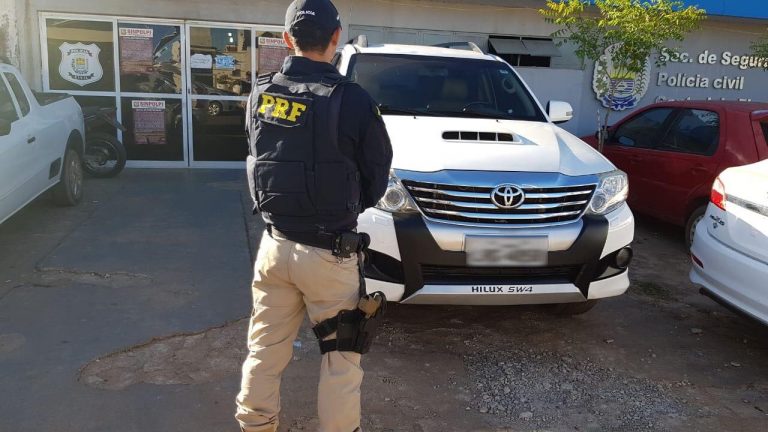 PRF prende homem dirigindo veículo de luxo adulterado em Picos