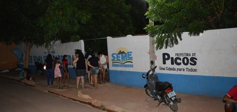 Ladrões levam até a merenda escolar de colégio no Morro da AABB