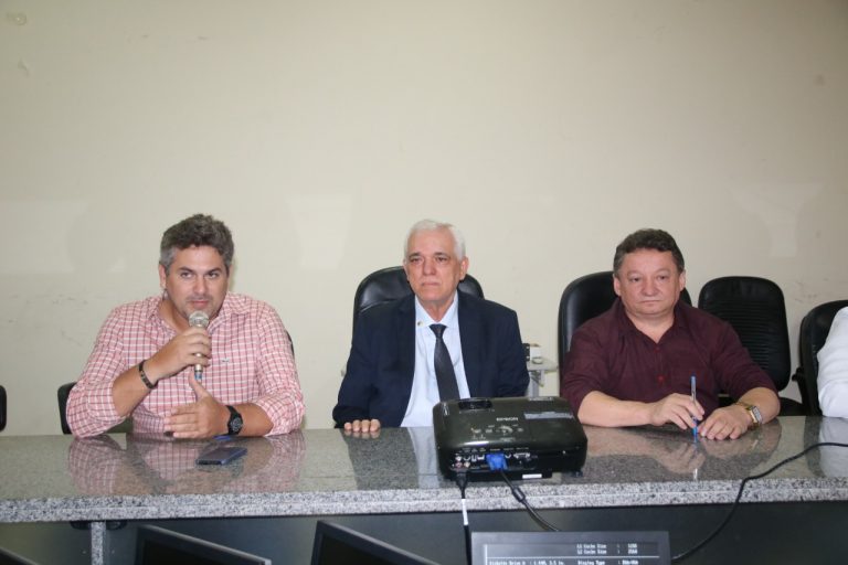 Pablo Santos entrega 20 computadores ao Hospital Getúlio Vargas