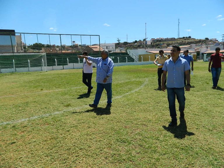Federação de Futebol do Piauí vistoria Estádio Helvídio Nunes