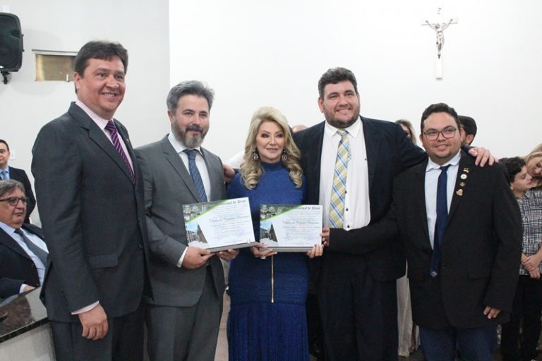 Médico Francisco Sampaio Júnior e empresária Fátima Sampaio recebem título de cidadania picoense