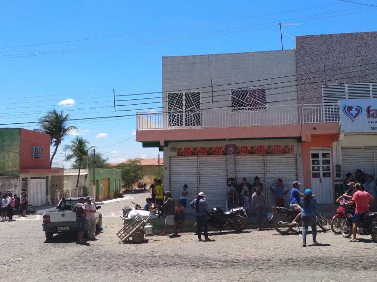 Filho de comerciante é feito refém durante assalto a comércio em São Julião
