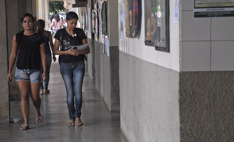 Bolsistas da Uespi estão sem receber o benefício há três meses
