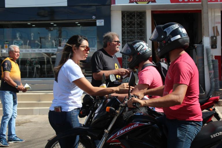 Blitz educativa lança campanha “Fique Legal de Moto” em Picos